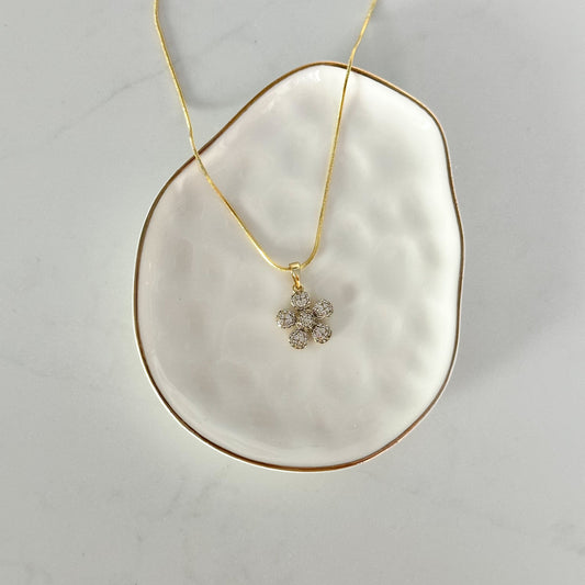 Kayla flower necklace